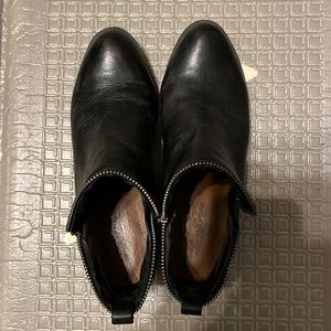 Great condition lucky boots, black leather with detailed side design